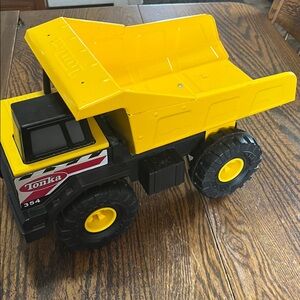 Tonka can 975  big metal dump truck